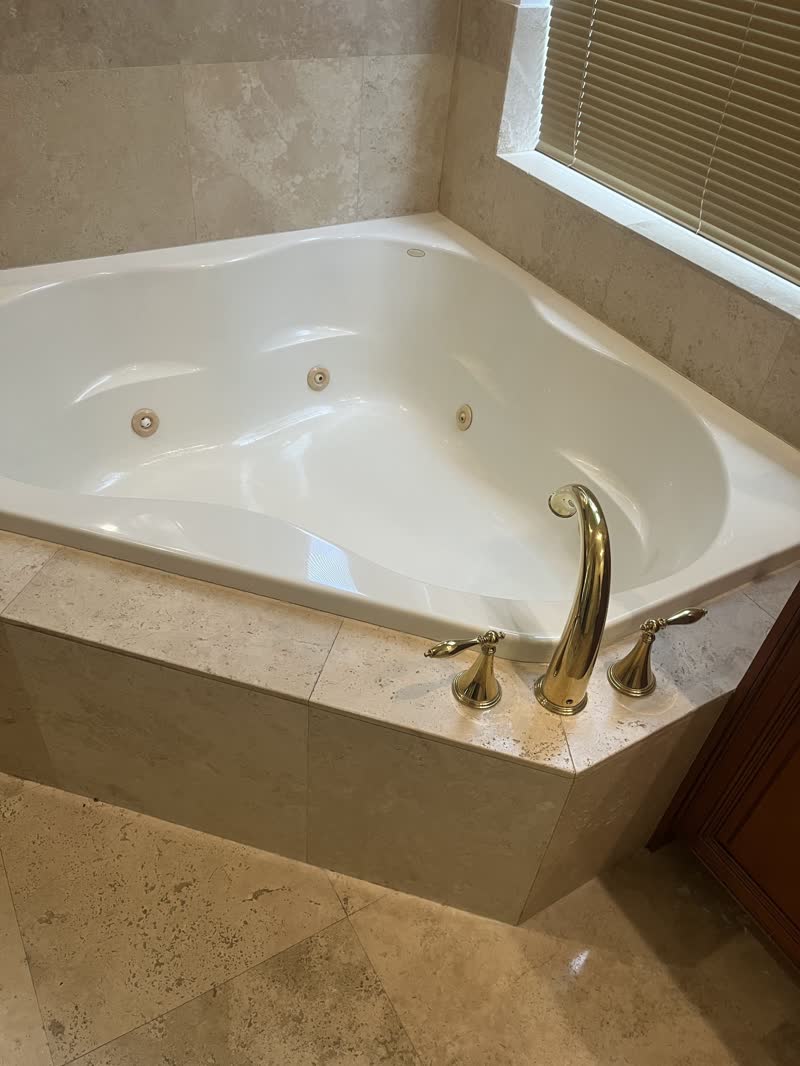 Jacuzzi tub after a deep clean