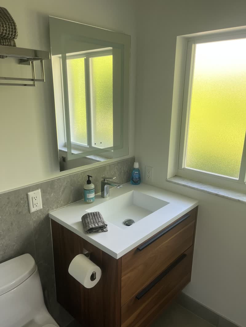Compact bathroom after a clean