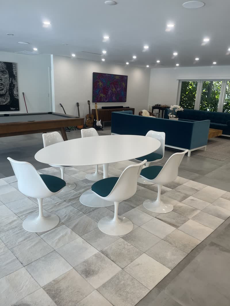 Dining area after a biweekly standard clean