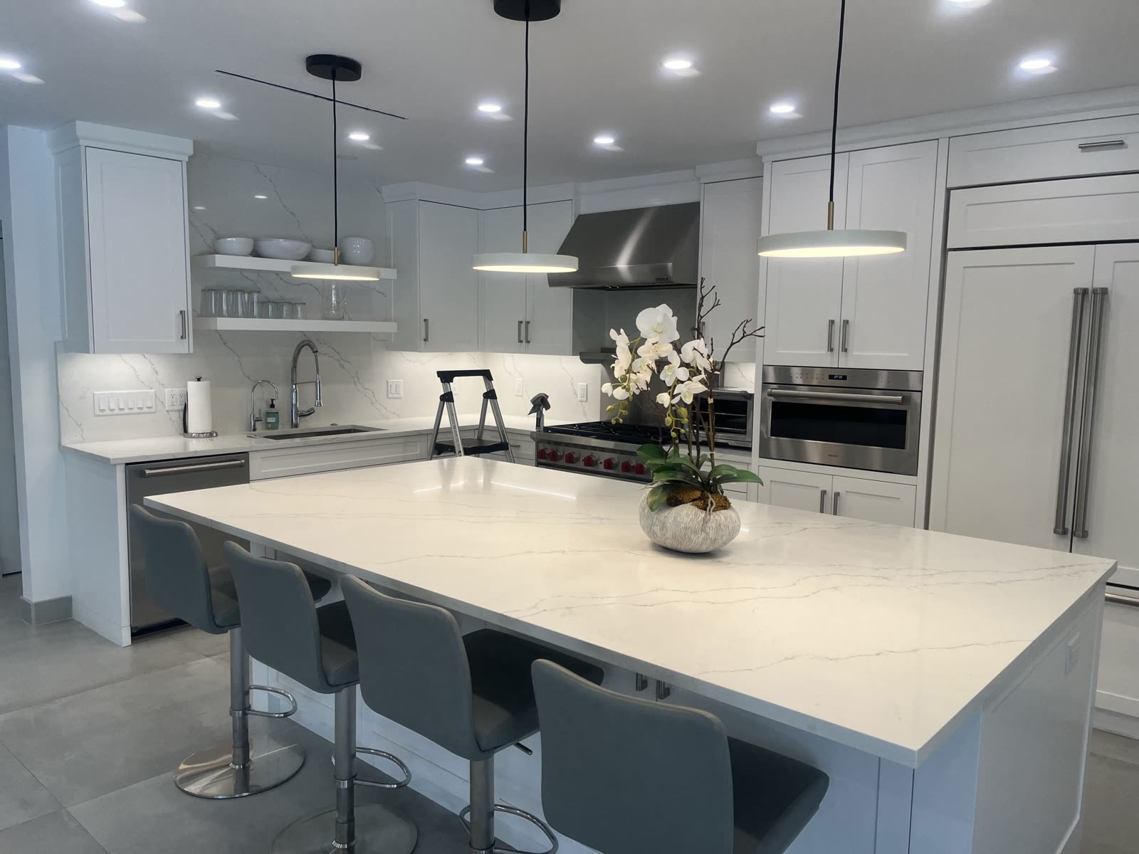 A white Broward kitchen with a marble island, cleaned and reset by The Clean Feel